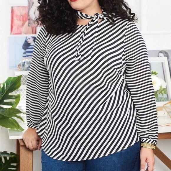 GIRL WITH CURVES x Dia & Co BLOUSE - Picture 1 of 3